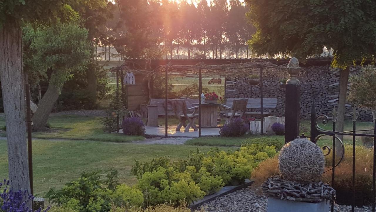 Bed & Breakfast De Kienstee Schoondijke Luaran gambar
